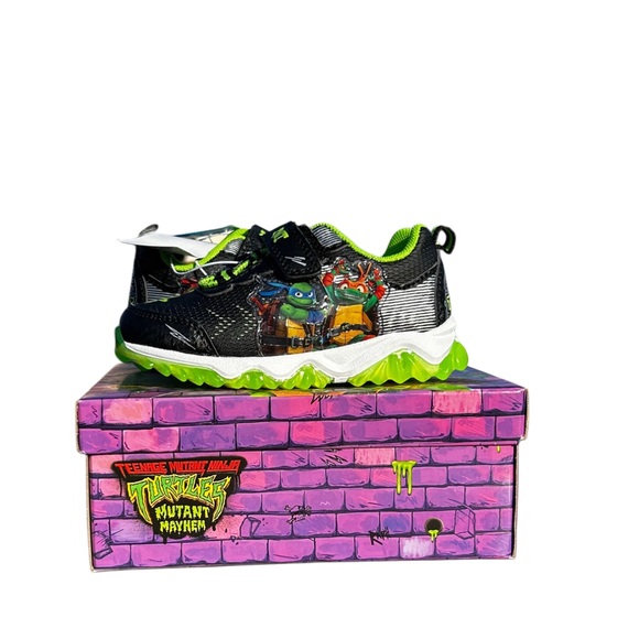 Nickelodeon Other - Nickelodeon Ninja Turtle Light up Sneakers